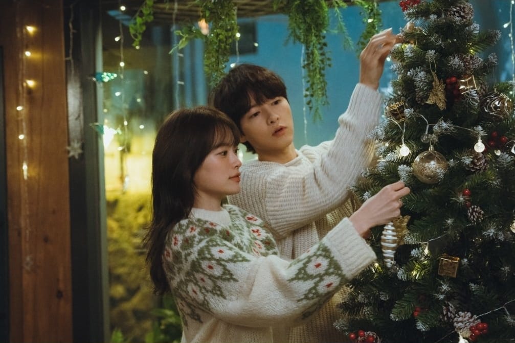 Chun Woo Hee Sets Out To Make Song Joong Ki’s Wishes Come True In “My Youth”
