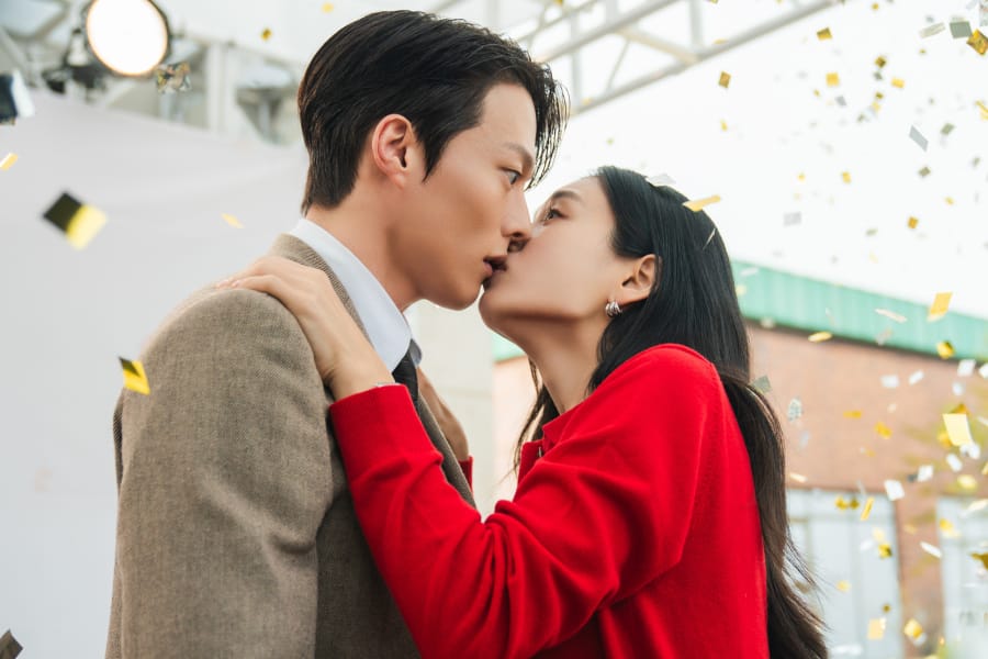 Jang Ki Yong And Ahn Eun Jin Go Wide-Eyed As Sparks Fly In Their Surprise Kiss In “Dynamite Kiss”