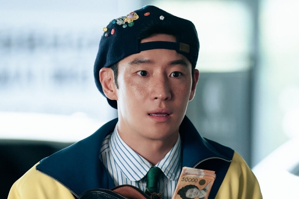 Lee Je Hoon Pretends To Be A Gullible Mark To Take Down Yoon Shi Yoon In “Taxi Driver 3”