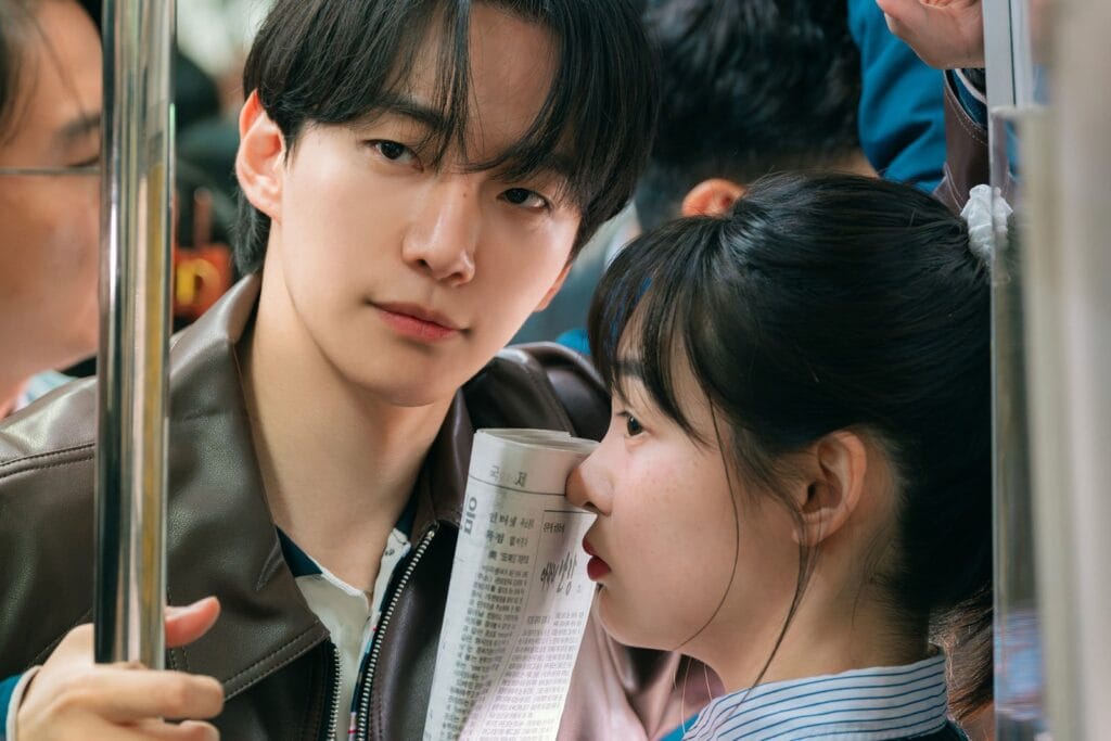 Lee Junho And Kim Min Ha Get Close On The Subway In “Typhoon Family”