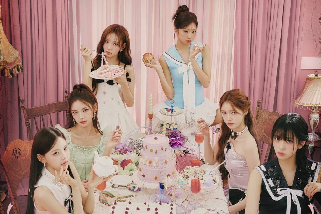 Watch: izna Reveals Official Light Stick And Light Band