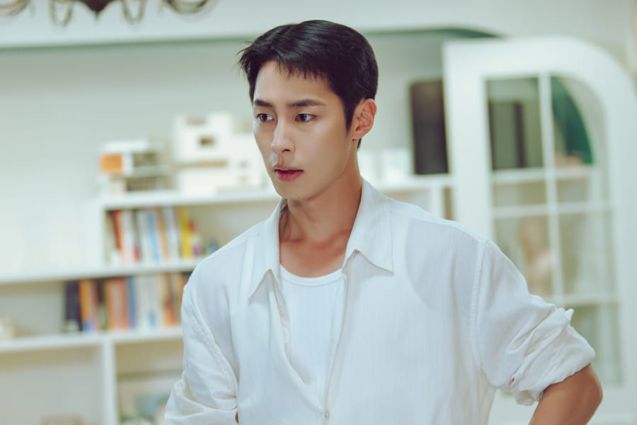 Lee Jae Wook Perfectly Embodies A Genius Architect Torn Between Love And Longing In “Last Summer”