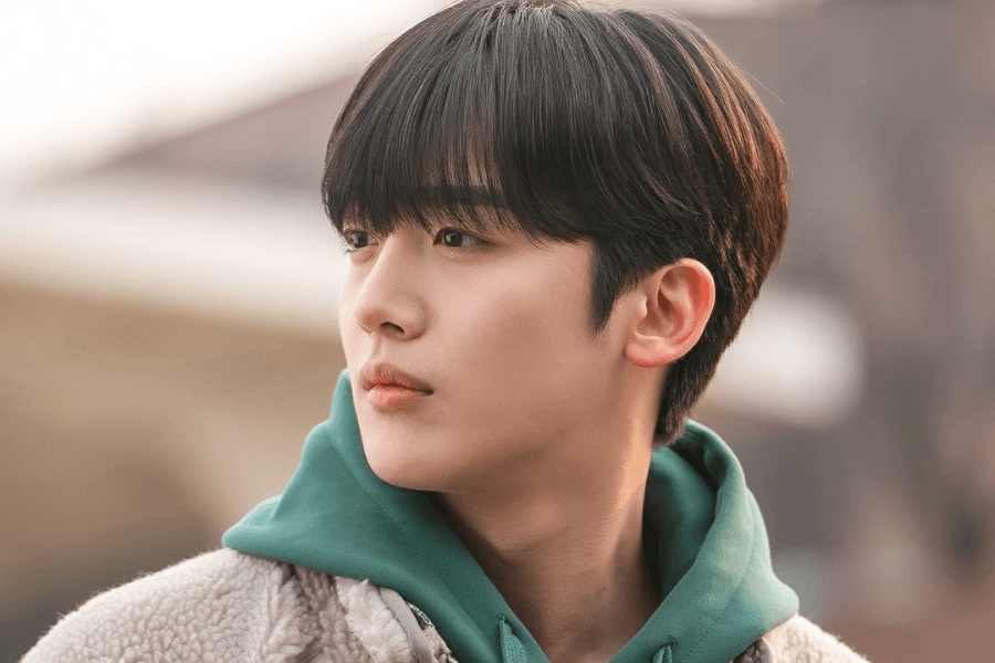 Kim Yo Han Shines As The Ultimate Campus Heartthrob In New Drama “LOVE.exe”