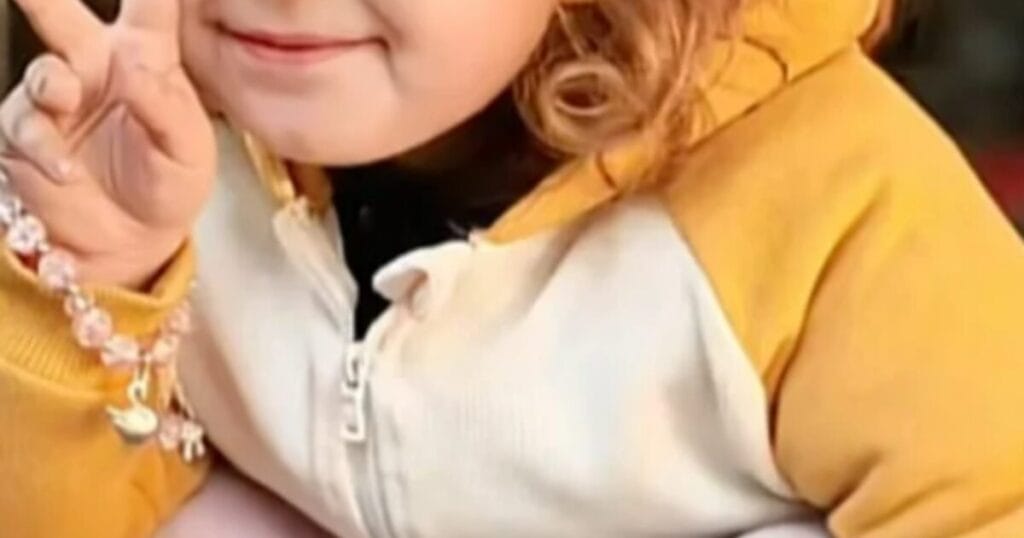 Chinese Girl Born With Blonde Hair And Blue Eyes, Baffles Netizens