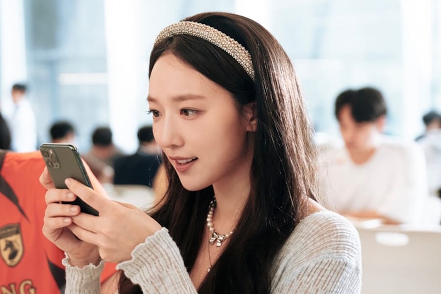 Pyo Ye Jin Grabs The Attention Of Everyone On Campus In “Taxi Driver 3”